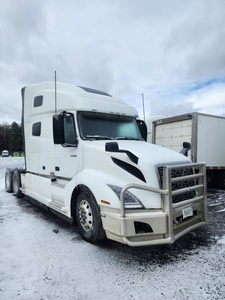 2020 VOLVO VNL64T760
