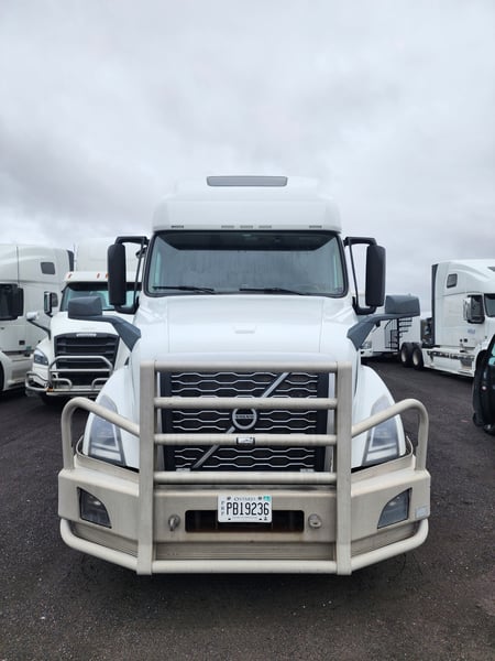 2020 VOLVO VNL64T760