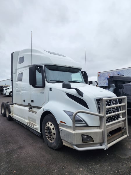 2020 VOLVO VNL64T760