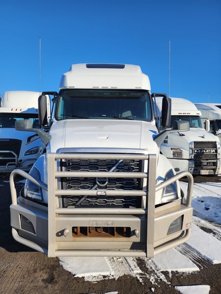 2020 VOLVO VNL64T760