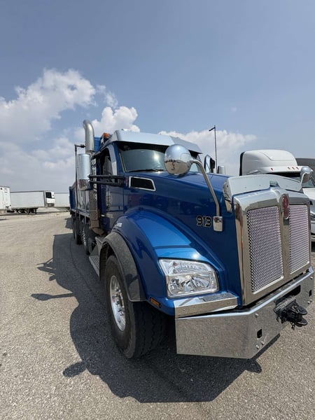 2024 KENWORTH T880
