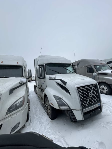 2022 VOLVO VNL760