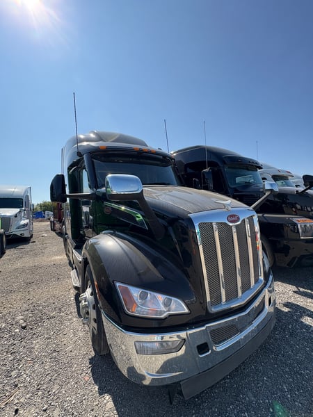 2023 PETERBILT 579