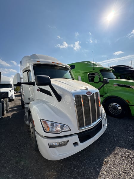2023 PETERBILT 579
