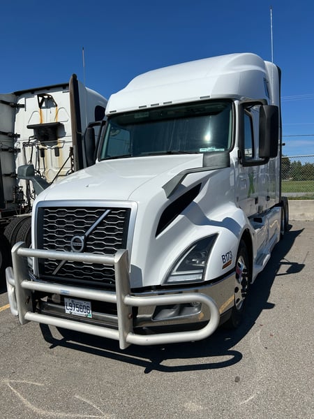2022 VOLVO VNL760