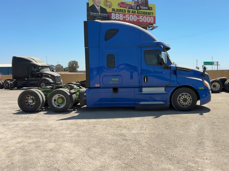 2020 FREIGHTLINER 