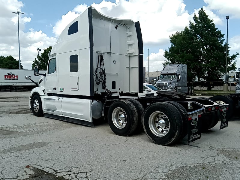 2023 PETERBILT 579